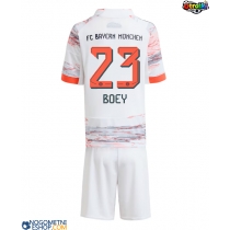 Otroški Nogometni dresi Bayern Munich Sacha Boey #23 Gostujoči 2025-26 Kratek Rokav (+ Kratke hlače)